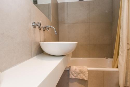 One-Bedroom Apartment image 6