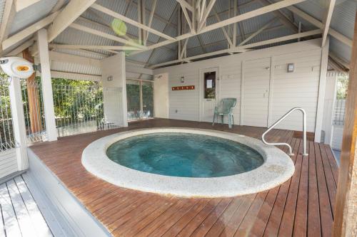 Amphion - Waterfront Retreat in Forge Creek