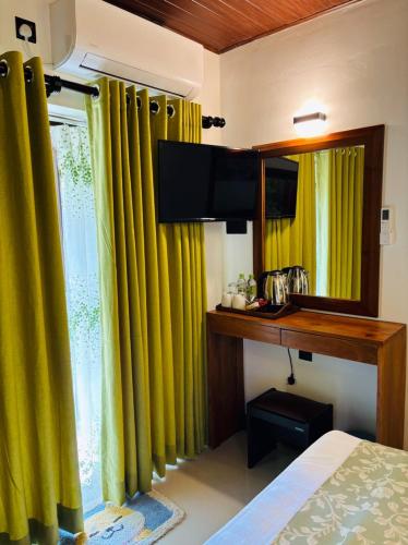 Deluxe Double Room image 1
