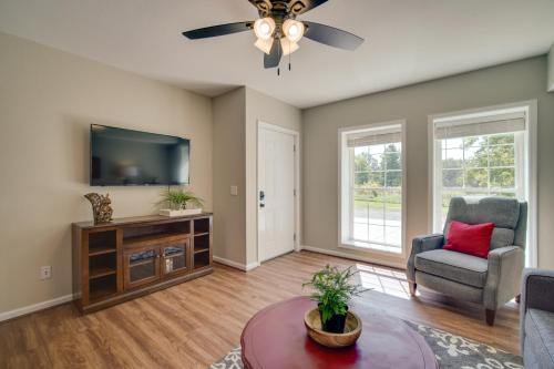 Ground-Floor Retreat Only 1 Mi to Cloudland Canyon in Rising Fawn, USA