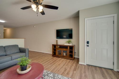 Ground-Floor Retreat Only 1 Mi to Cloudland Canyon in Rising Fawn, USA