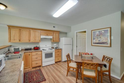 Ground-Floor Retreat Only 1 Mi to Cloudland Canyon in Rising Fawn, USA