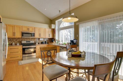 Cozy Colorado Springs Abode 8 Mi to Downtown! in Colorado Springs, USA