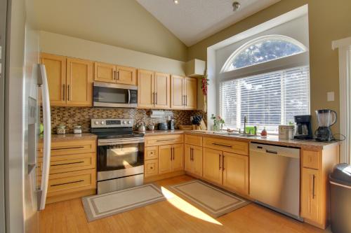 Cozy Colorado Springs Abode 8 Mi to Downtown! in Colorado Springs, USA