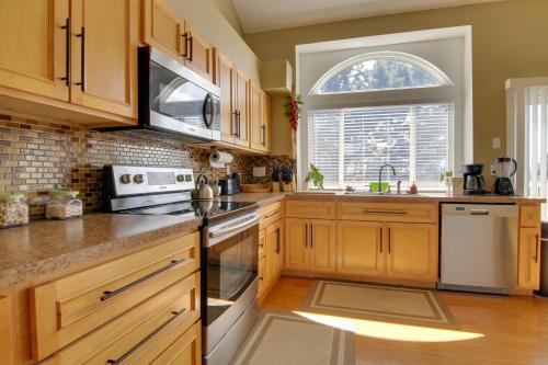 Cozy Colorado Springs Abode 8 Mi to Downtown! in Colorado Springs, USA