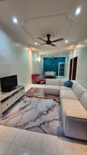 Dom ( m²) w okolicy Jasin z 3 sypialnią/ami i 3 łazienką/ami (KT Homestay) in Jasin