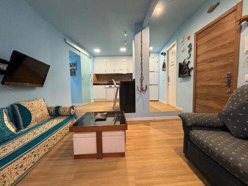 Koplietošanas atpūtas telpa ar TV, Casa Rural EL MEDITERRÁNEO para parejas, amigos o familia de EL COLMENAR (Casa Rural EL MEDITERRANEO para parejas, amigos o familia de EL COLMENAR) in Chovar