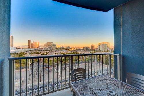 SPHERE IN 4K - Vintage Vegas Condo with Sphere and Strip Views!