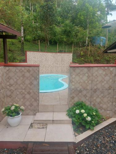 Úszómedence, Refúgio nas Montanhas (Refugio nas Montanhas) in Vígolo