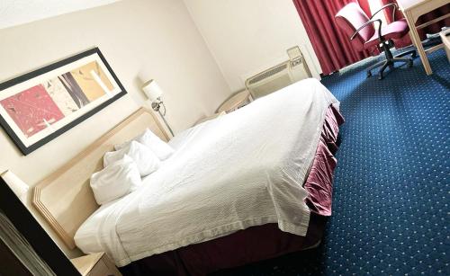 Blue Way Inn & Suites La Crosse - image 2