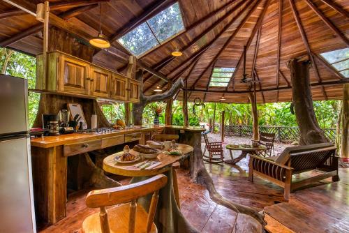 Tree House Beachfront Lodge in Puerto Viejo de Talamanca