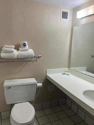Blue Way Inn & Suites La Crosse - image 14