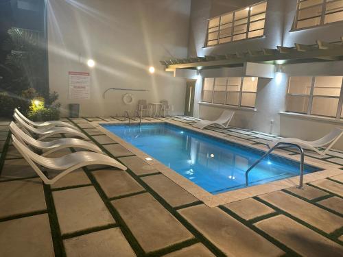 Piscina, Lou Lou's Hideaway in Little Battaleys