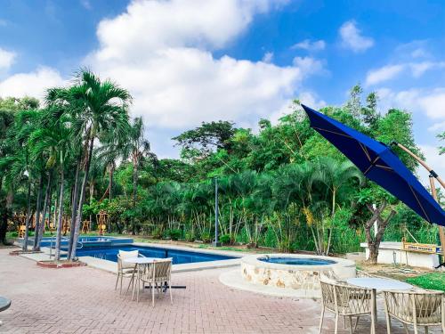 5 dormitorios, Parqueo Free, piscina, seguridad