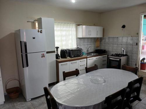 Casa para temporada na praia do Santinho in Santinho Beach