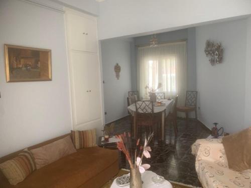 Alexandra, Kardítsa (foto 2)