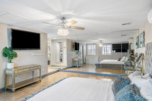 Modern Retreat Close To LV Strip