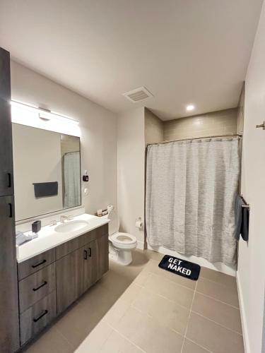 2BD Midtown ATL W-Balcony & Black Truck Option thumb 4