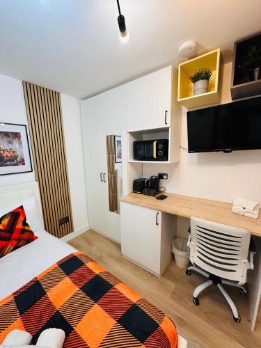 R4 - Elegant Private Room with Kitchenette near QE Hospital Harborne, Birmingham (fotografie 8)