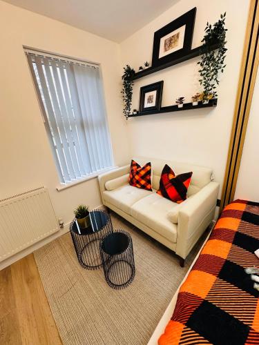 R4 - Elegant Private Room with Kitchenette near QE Hospital Harborne R4 - Elegant Private Room with Kitchenette near QE Hospital Harborne