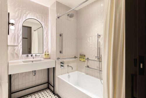 room detail thumbnail 2