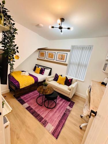 R2 - Modern Self-Contained En-Suite Private Room near QE Hospital Harborne R2 - Modern Self-Contained En-Suite Private Room near QE Hospital Harborne