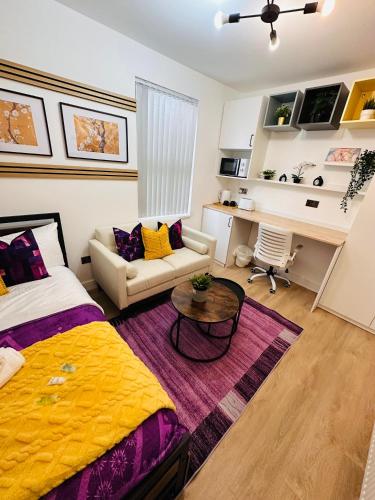 R2 - Modern Self-Contained En-Suite Private Room near QE Hospital Harborne R2 - Modern Self-Contained En-Suite Private Room near QE Hospital Harborne