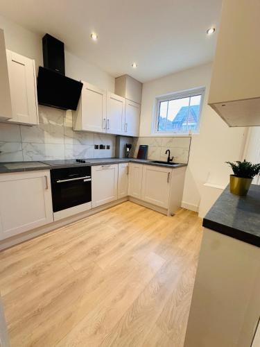 R2 - Modern Self-Contained En-Suite Private Room near QE Hospital Harborne R2 - Modern Self-Contained En-Suite Private Room near QE Hospital Harborne