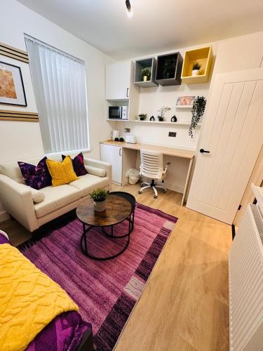 R2 - Modern Self-Contained En-Suite Private Room near QE Hospital Harborne R2 - Modern Self-Contained En-Suite Private Room near QE Hospital Harborne