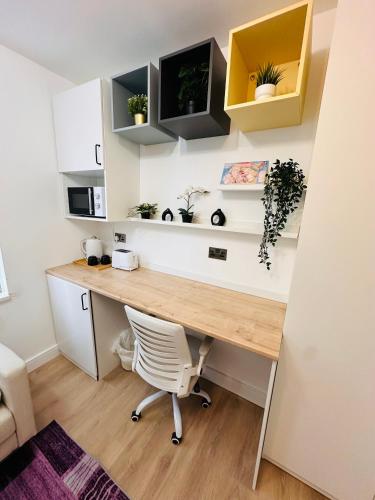 R2 - Modern Self-Contained En-Suite Private Room near QE Hospital Harborne R2 - Modern Self-Contained En-Suite Private Room near QE Hospital Harborne