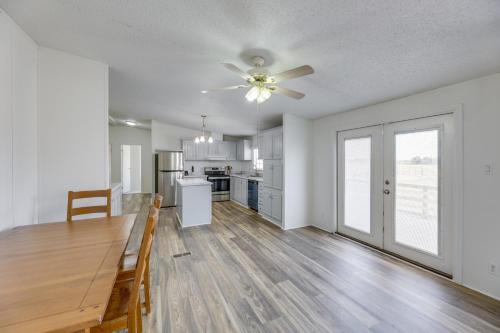 Tranquil Elgin Getaway with Private Deck and Patio! in Elgin, USA