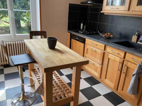 Maison chaleureuse avec grand jardin à 2h de Paris (Maison chaleureuse avec grand jardin a 2h de Paris) in 聖加來