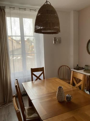 Maison chaleureuse avec grand jardin à 2h de Paris (Maison chaleureuse avec grand jardin a 2h de Paris) in 聖加來