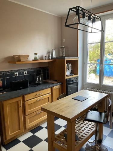 Maison chaleureuse avec grand jardin à 2h de Paris (Maison chaleureuse avec grand jardin a 2h de Paris) in 聖加來