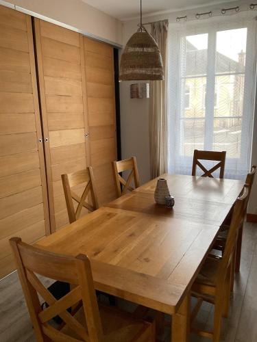 Maison chaleureuse avec grand jardin à 2h de Paris (Maison chaleureuse avec grand jardin a 2h de Paris) in 聖加來