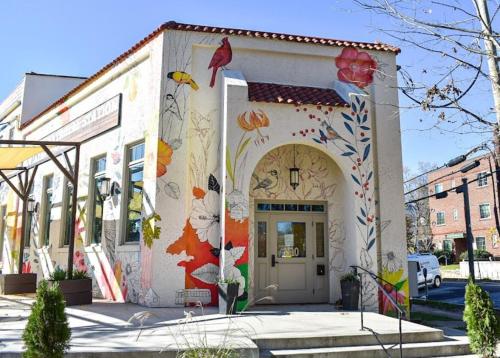 Modern Oasis-steps from DC with free private parking Modern Oasis-steps from DC with free private parking