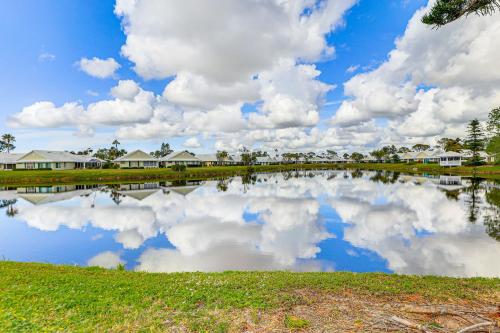 9 Mi to Caspersen Beach Lake-View Home with Porch! in Plantation (Florida)