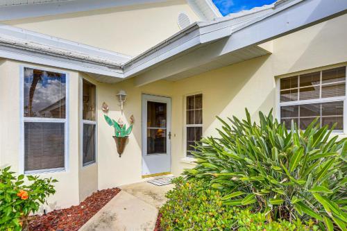 9 Mi to Caspersen Beach Lake-View Home with Porch! in Plantation (Florida)