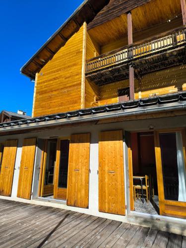 Authentique chalet du Queyras - Saint Véran - Parc naturel du Queyras (Authentique chalet du Queyras - Saint Veran - Parc naturel du Queyras) in Aiguilles