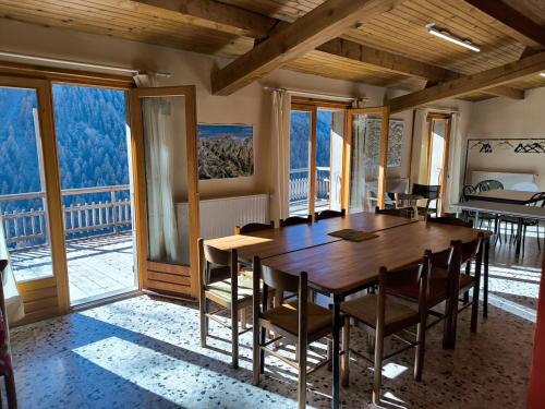 Authentique chalet du Queyras - Saint Véran - Parc naturel du Queyras (Authentique chalet du Queyras - Saint Veran - Parc naturel du Queyras) in Aiguilles