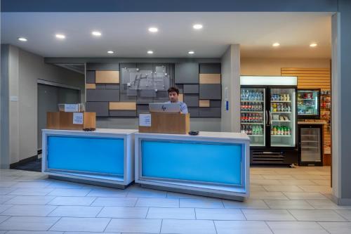 홀리데이 인 익스프레스 & 스위트 길버트 메사 게이트웨이 공항 바이 IHG - 로비