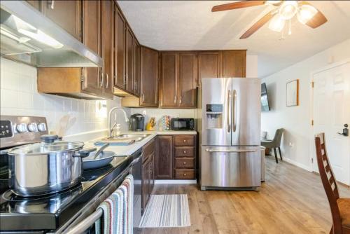 Private Ranch - Entire Home - 3 Bed Room - Hot Tub - King Bed - Fenced Yard - Pets & Kids Welcome - Game Shed - Free WiFi, Columbus (Foto 8)
