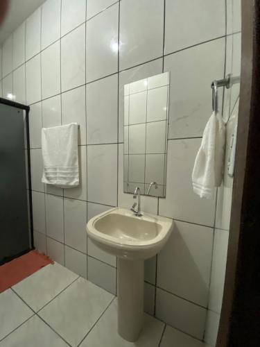 Baie, Apartamento inteiro 02 quartos, no térreo - hospeda confortavelmente até 6 pessoas - Ipatinga -MG (Apartamento inteiro 02 quartos, no terreo - hospeda confortavelmente ate 6 pessoas - Ipatinga -MG) in Ipatinga