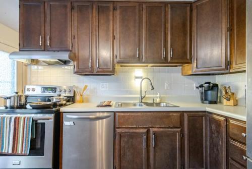 Private Ranch - Entire Home - 3 Bed Room - Hot Tub - King Bed - Fenced Yard - Pets & Kids Welcome - Game Shed - Free WiFi, Columbus (Foto 10)