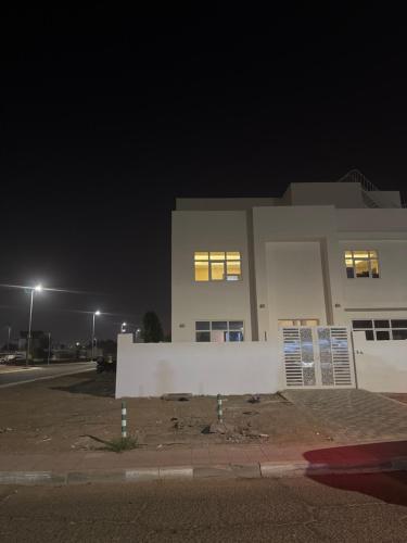 فلج هزاع near Al Ain International Airport