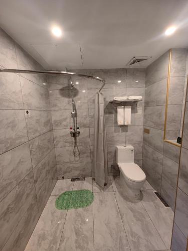 Queen Room image 10