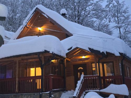 Villa Hoxha Brezovicë (Villa Hoxha Brezovice) in Prevalle