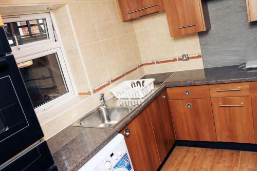 Gidea Park Hotel - image 2