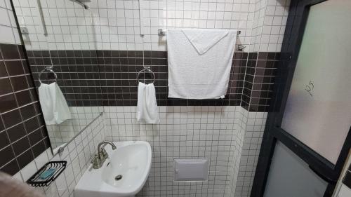 Bathroom, Carolina Lodging Apartment - Free & Fast Wi-Fi in Douala