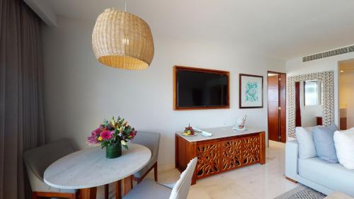 Family Suite with Terrace image 3